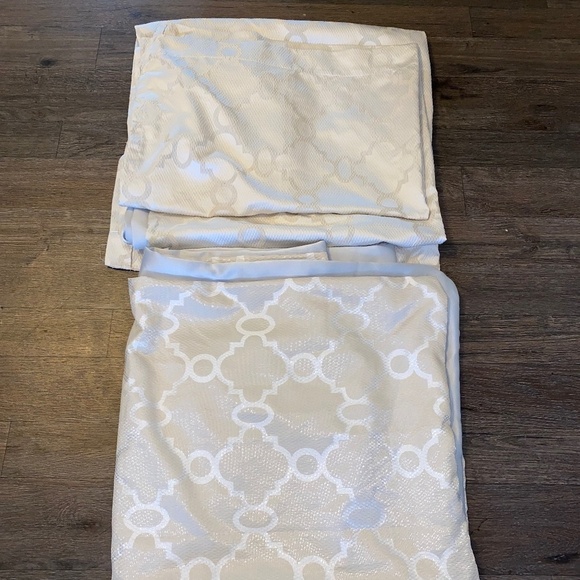Lot of 2 matching 4x8 lined curtain panels - Picture 1 of 7